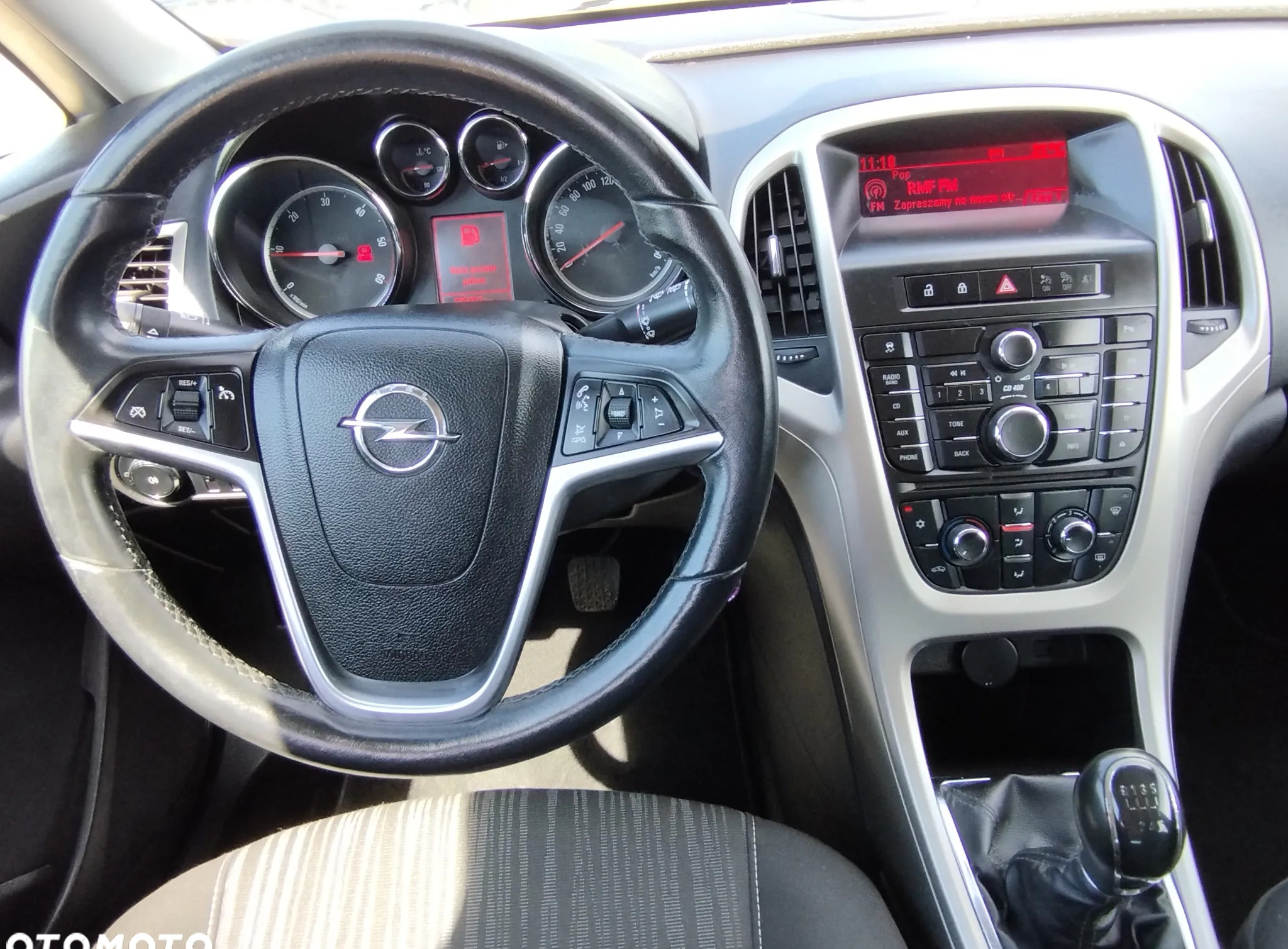 Opel Astra cena 19900 przebieg: 185000, rok produkcji 2011 z Nałęczów małe 106